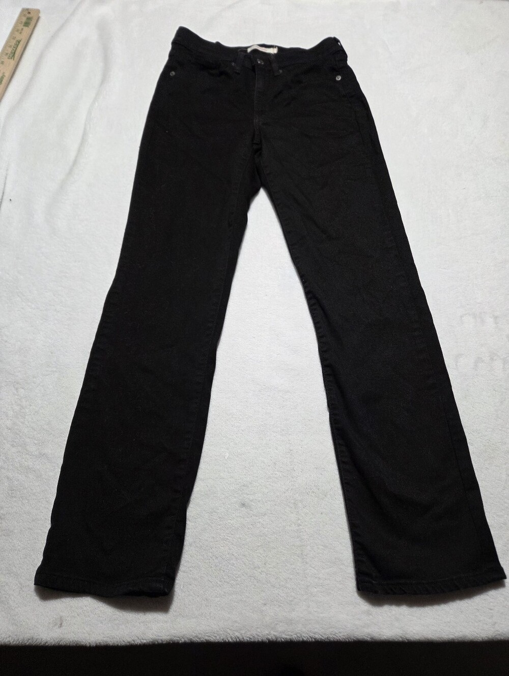 Levi's Women's Black Classic Straight-Leg Jeans Pants Size: 4M (27x30)